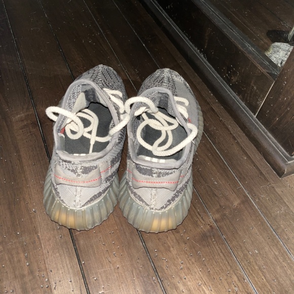 Adidas Yezzy Boost 350 V2 Beluga 2.0 - Picture 4 of 5